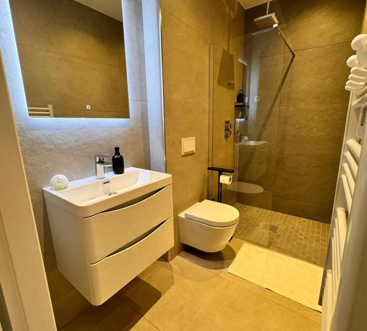 Luxury Central Condo With Private Terrace In Nice