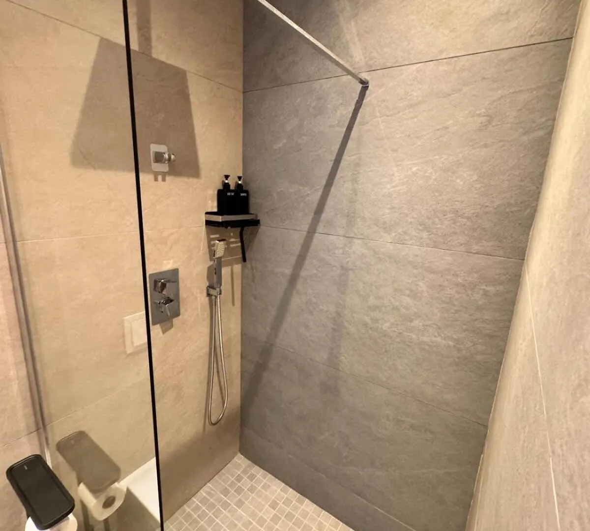 Luxury Central Condo With Private Terrace In Nice