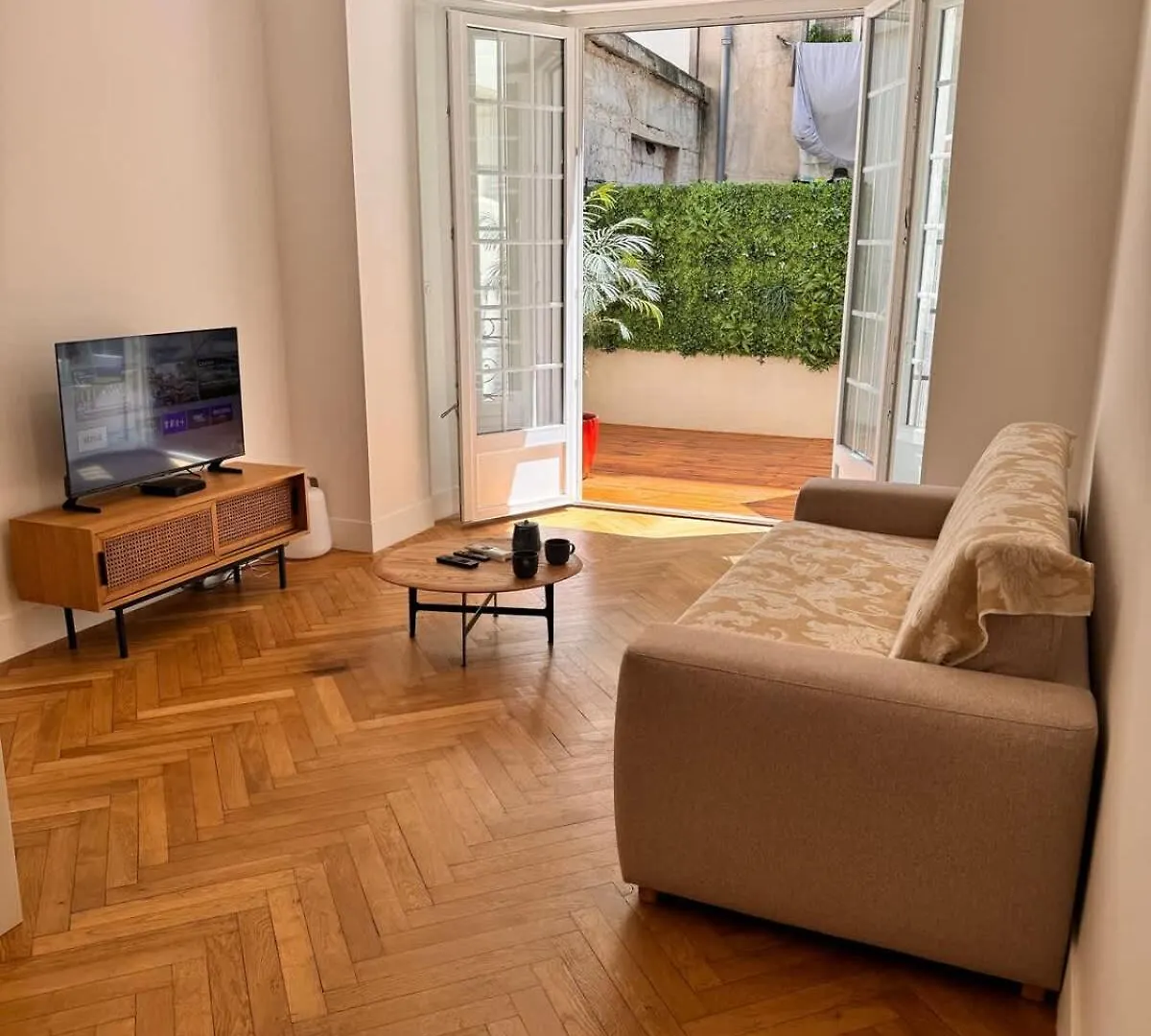 Luxury Central Condo With Private Terrace In Nice