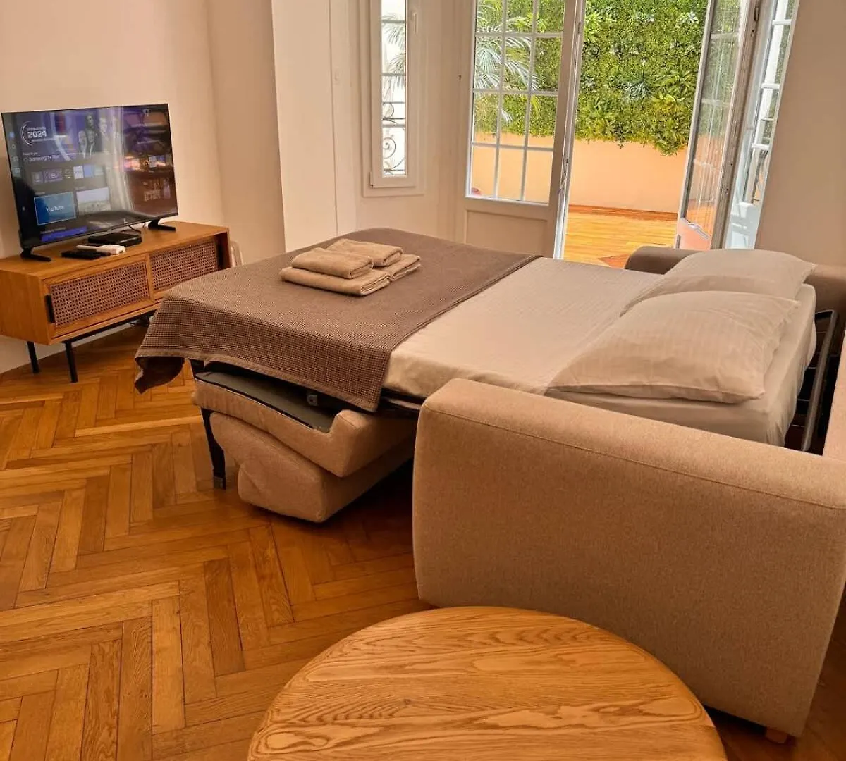 Luxury Central Condo With Private Terrace In Nice