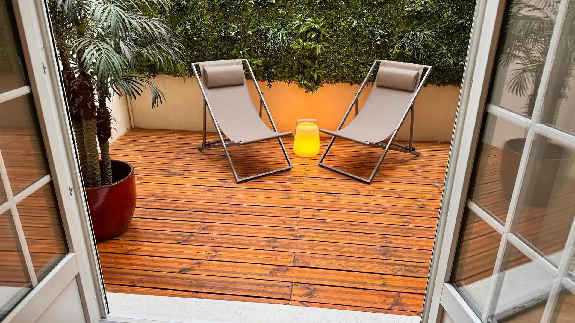 Luxury Central Condo With Private Terrace In Nice France