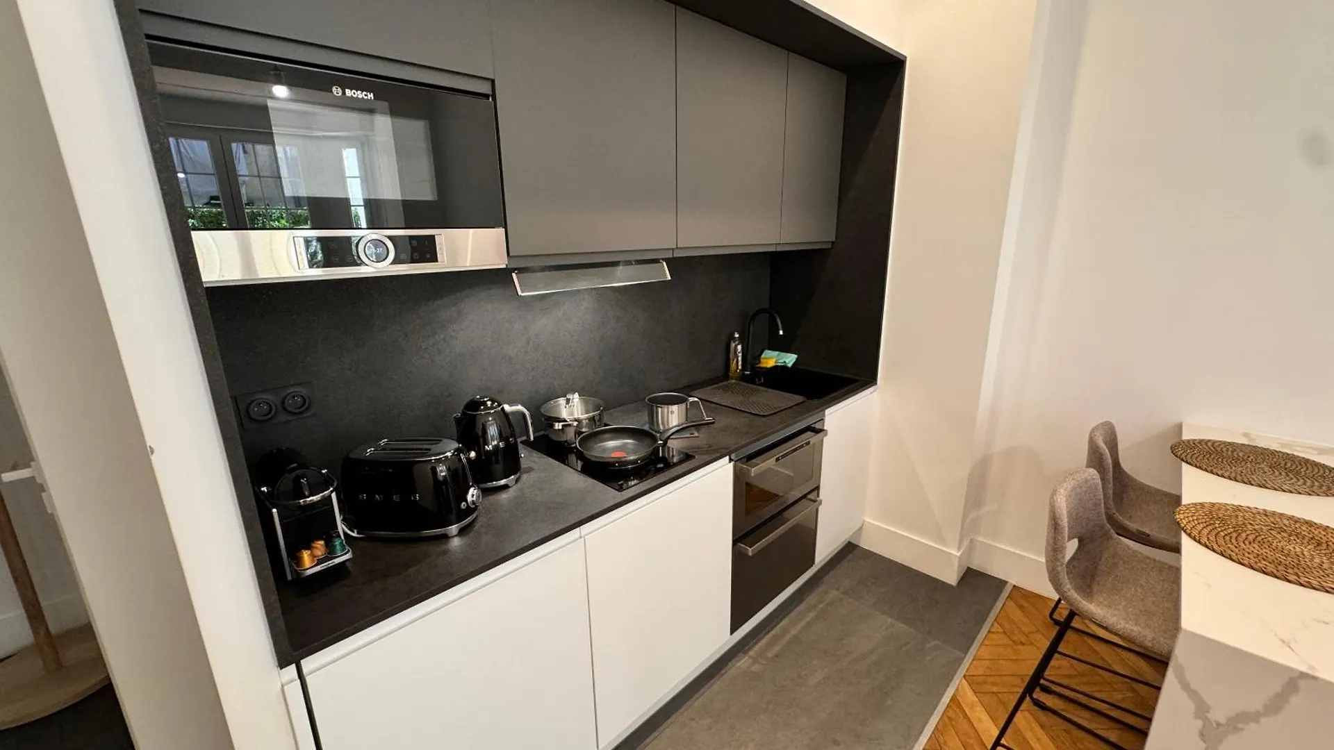 Luxury Central Condo With Private Terrace In Nice 0*,